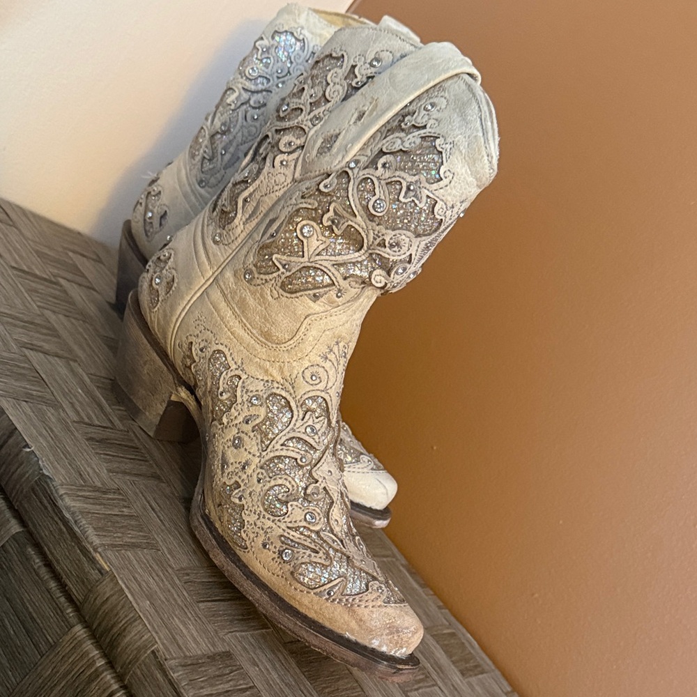 CORRAL WOMEN'S METALLIC GLITTER INLAY & CRYSTAL BOOTS - SNIP TOE